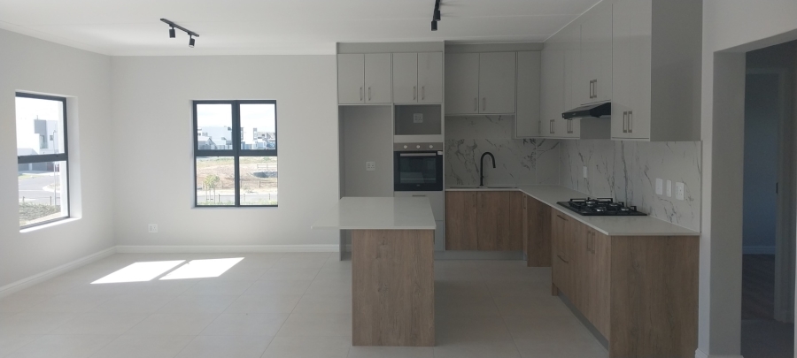 To Let 3 Bedroom Property for Rent in Sandown Western Cape